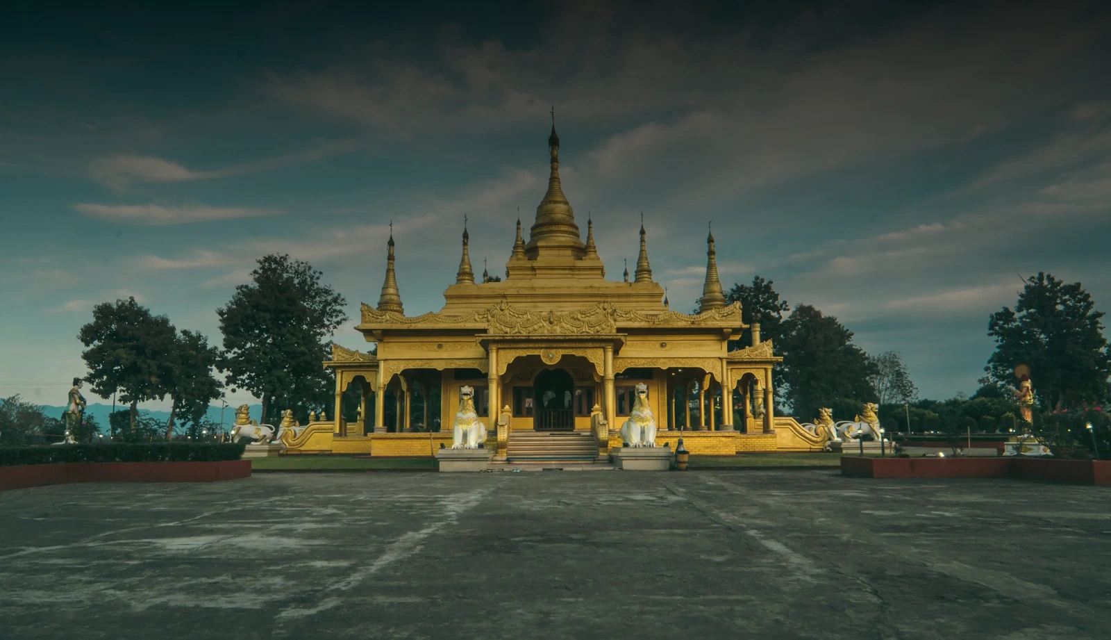 Kongmu Kham Golden Pagoda